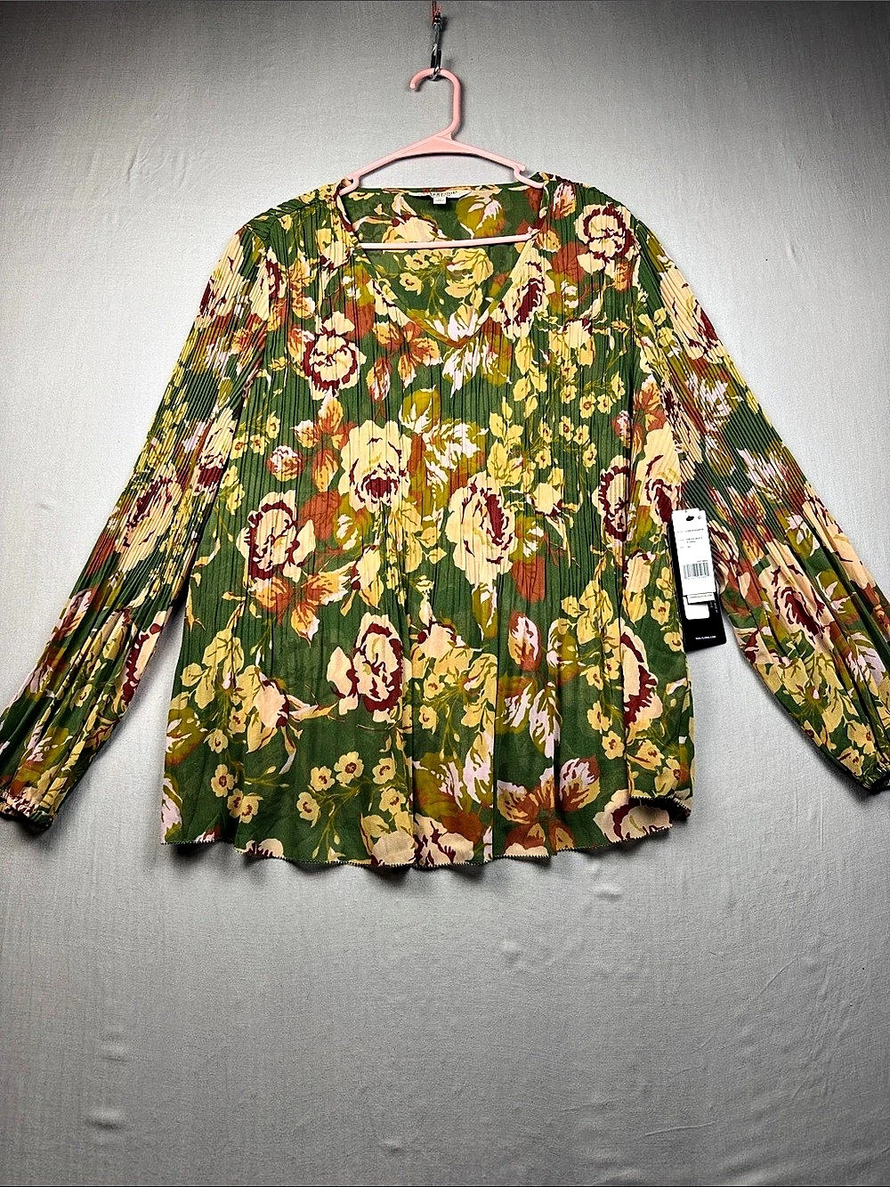 Liverpool Los Angeles Long Sleeve V-Neck Pleated Top Floral Pleated Blouse in